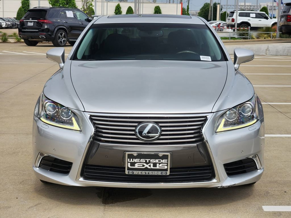 Used 2016 Lexus LS 460 w/ Comfort Package RWD image 2