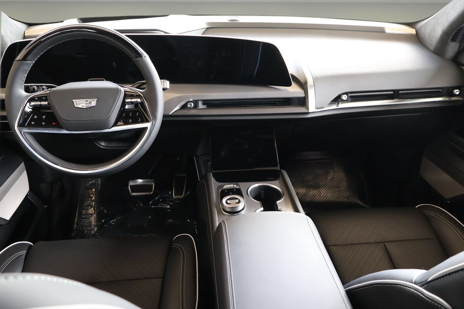 Certified 2026 Cadillac Vistiq Luxury w/ LPO, Floor Liner Package AWD/4WD image 15