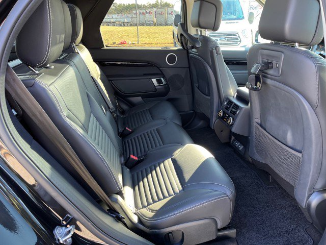 Used 2024 Land Rover Discovery S image 18