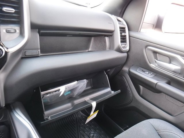 New 2026 RAM 1500 4x4 Crew Cab image 28