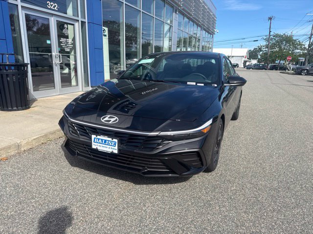 New 2026 Hyundai Elantra SEL Sport FWD image 2