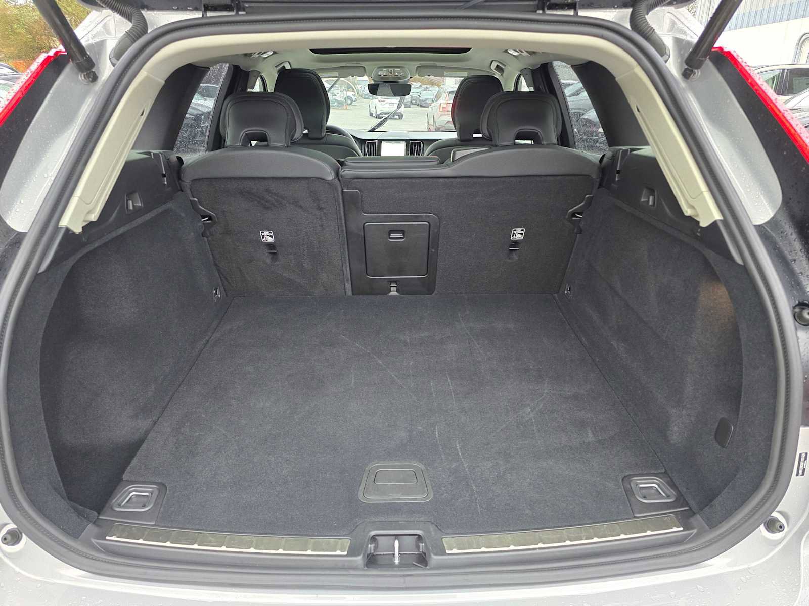 Certified 2025 Volvo XC60 B5 Plus image 14