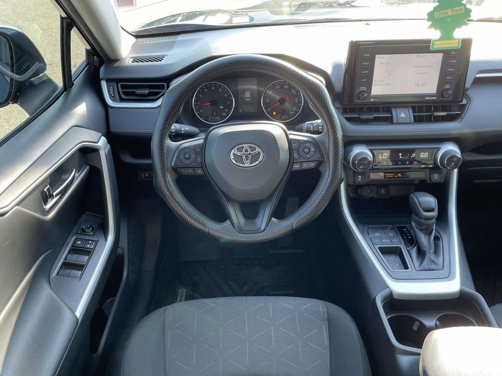 Used 2021 Toyota RAV4 XLE image 2
