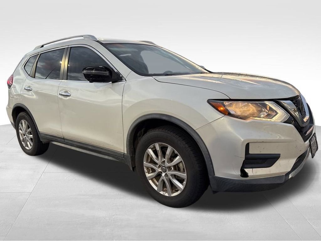 Used 2018 Nissan Rogue SV w/ Premium Package image 16