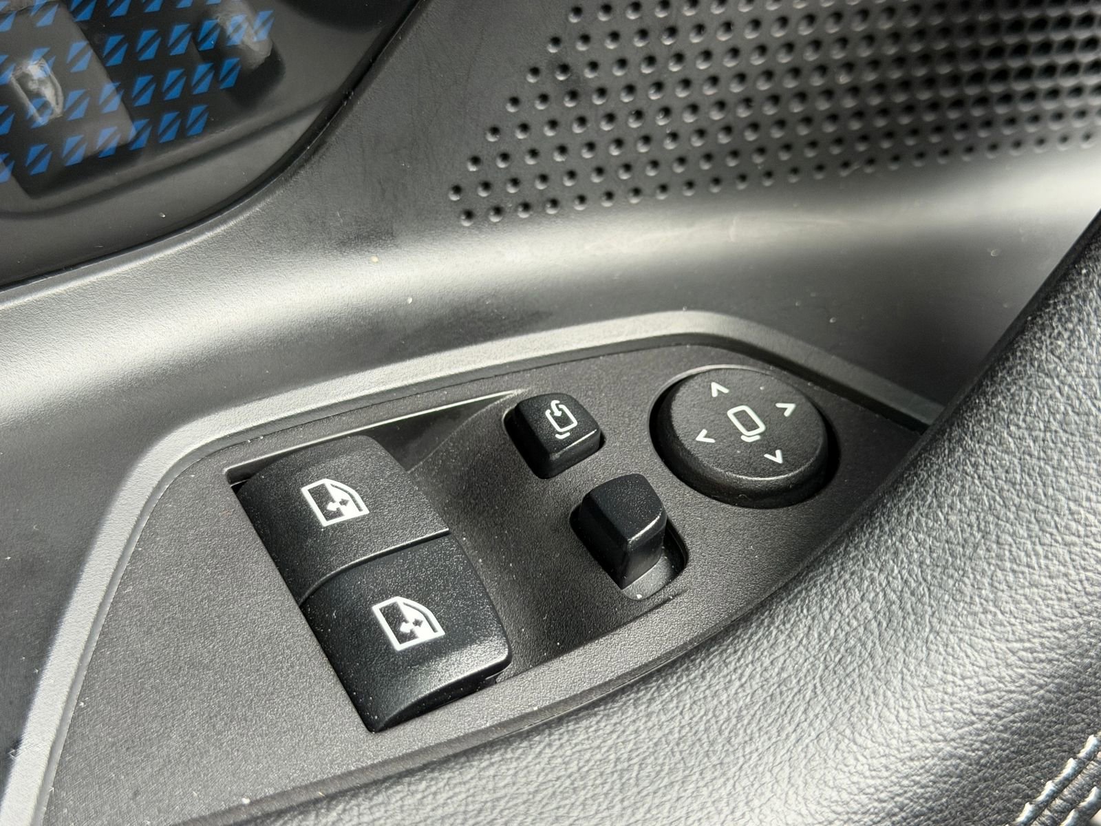 Used 2024 BMW 230i Coupe w/ Premium Package image 16