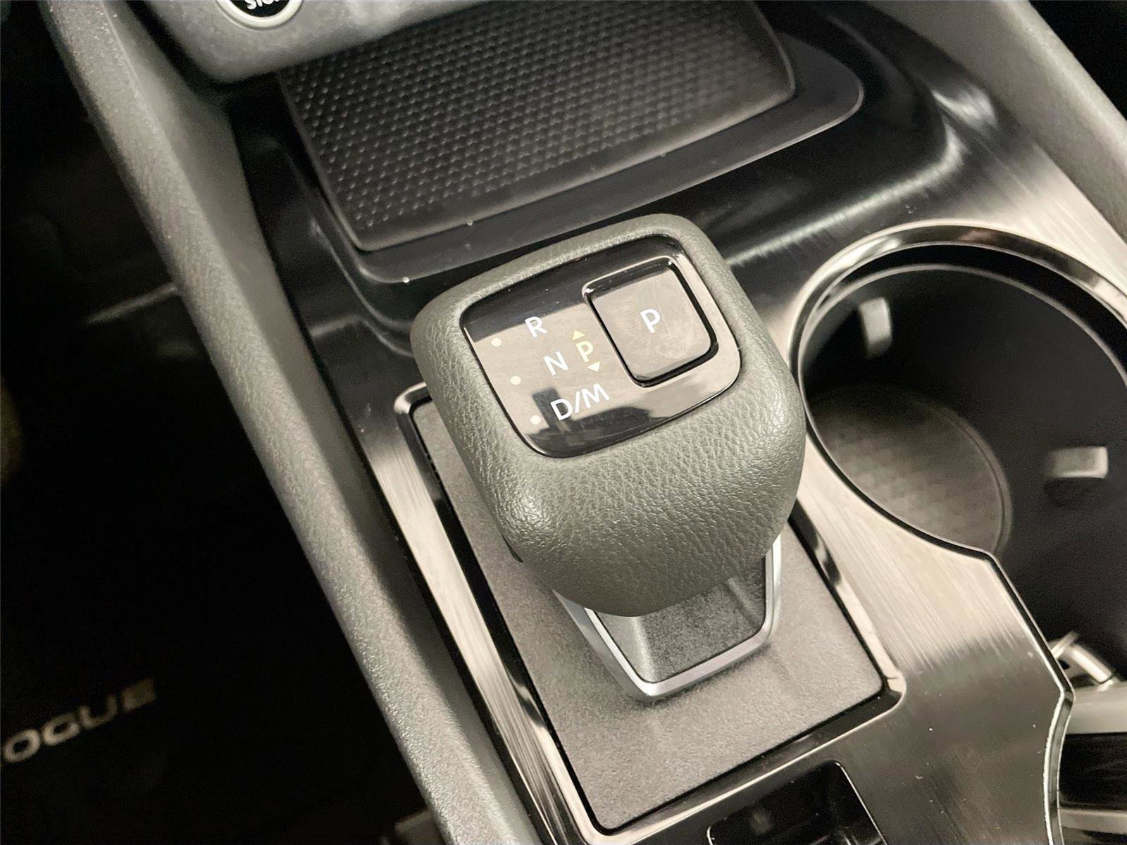 Used 2023 Nissan Rogue S image 15