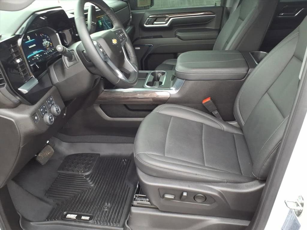 Used 2024 Chevrolet Silverado 2500 LTZ w/ LTZ Convenience Package image 11