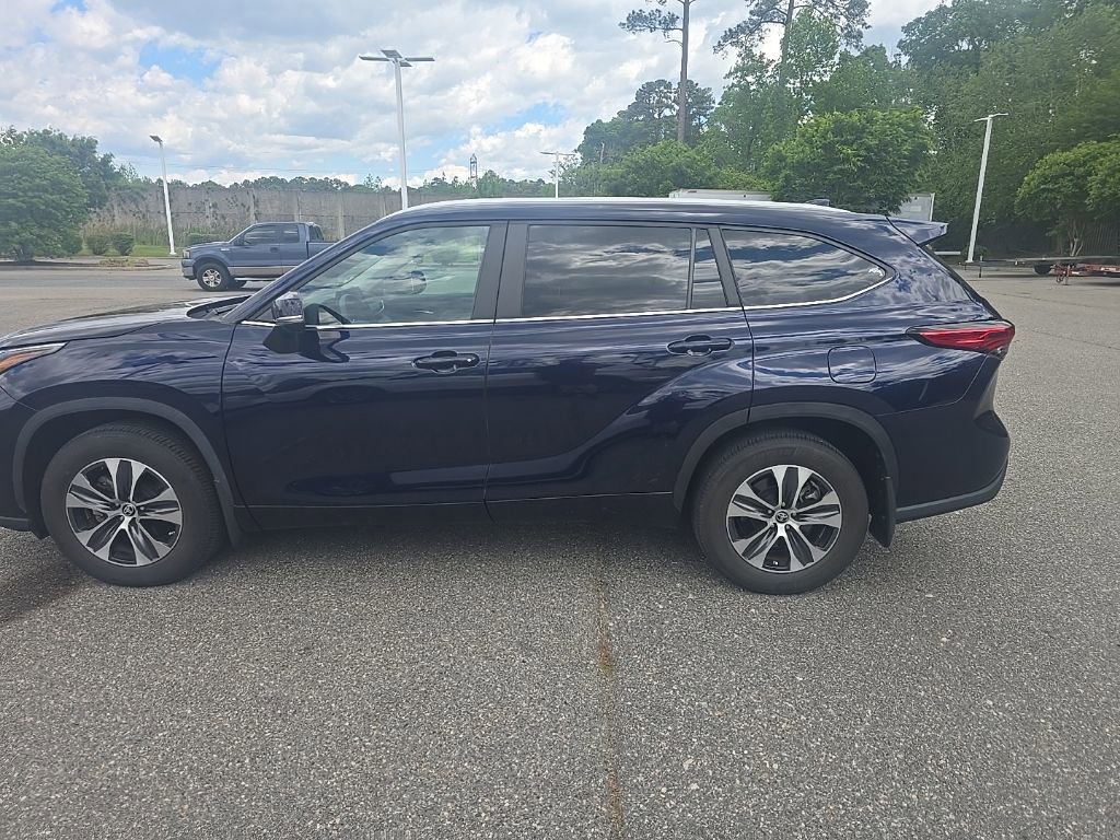Used 2023 Toyota Highlander XLE image 8