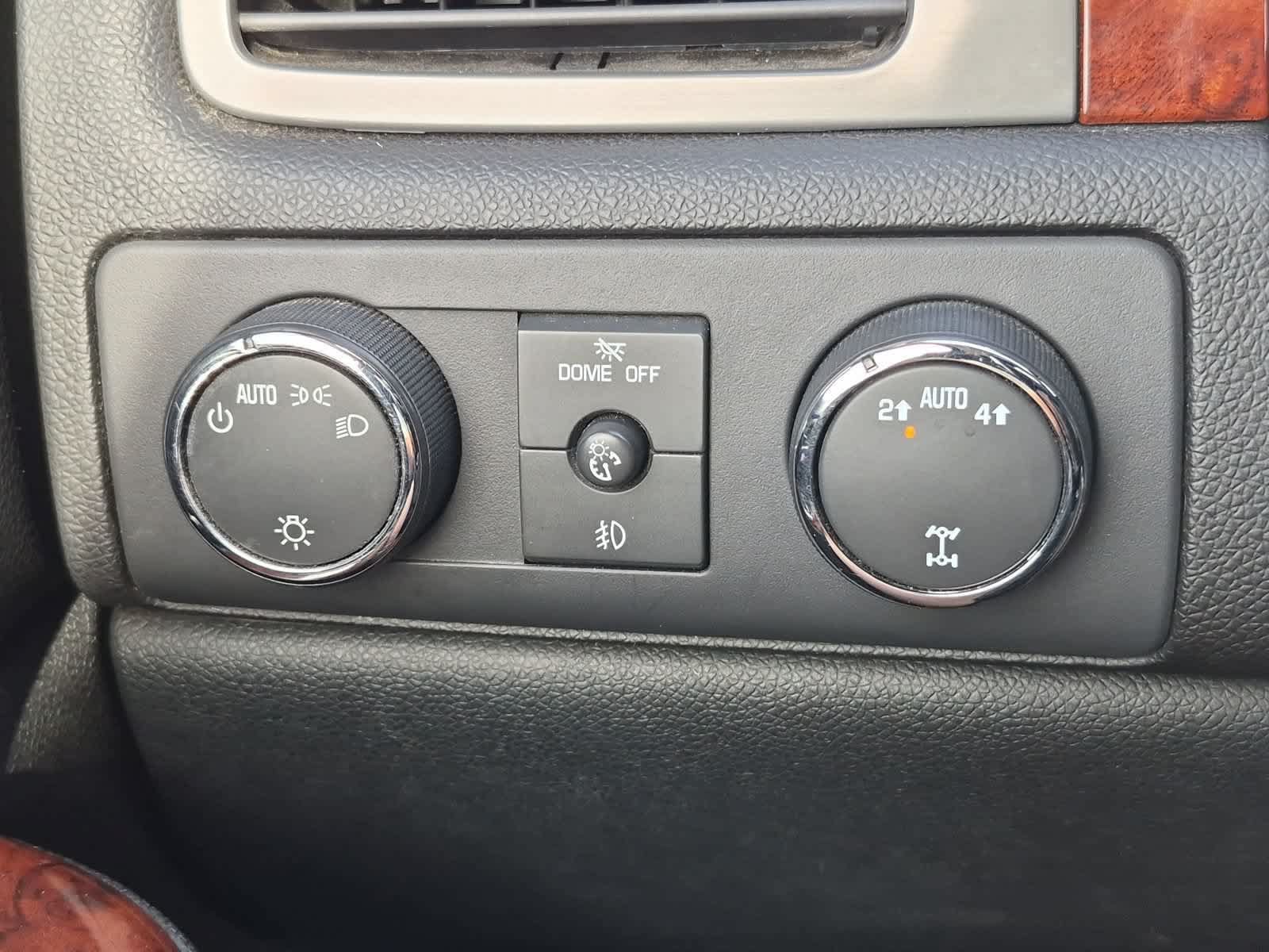 Used 2010 Chevrolet Suburban LTZ AWD/4WD image 28