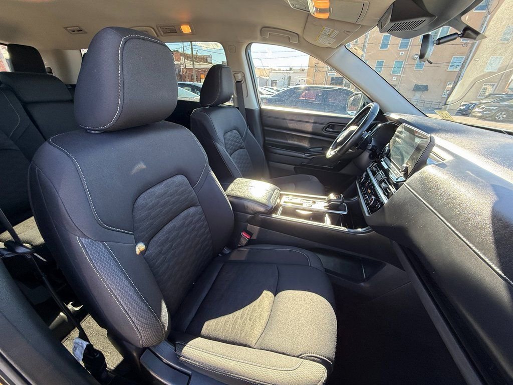 Used 2023 Nissan Pathfinder SV FWD image 12