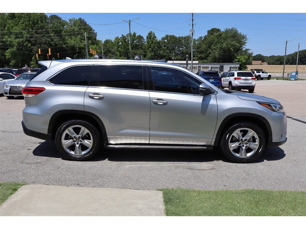 Used 2017 Toyota Highlander FWD V6 image 9