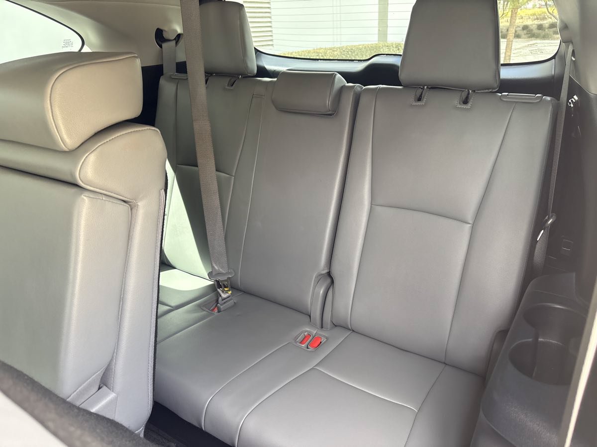 Used 2022 Toyota Highlander XLE FWD image 14