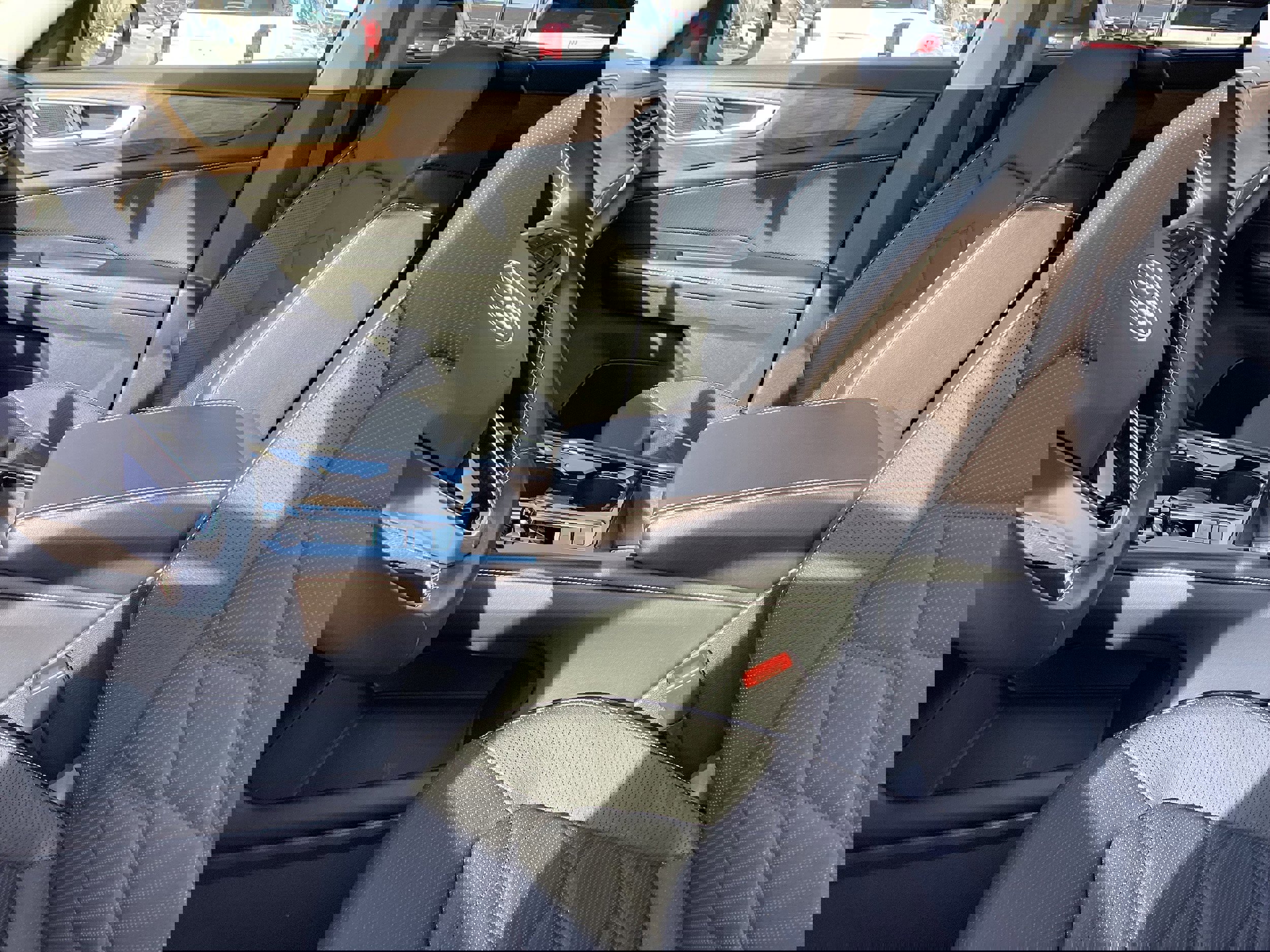 Used 2024 Volkswagen Atlas SE image 12