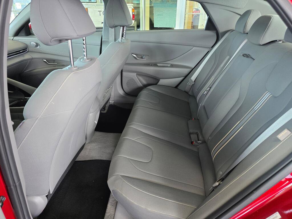 Used 2025 Hyundai Elantra SEL FWD image 35