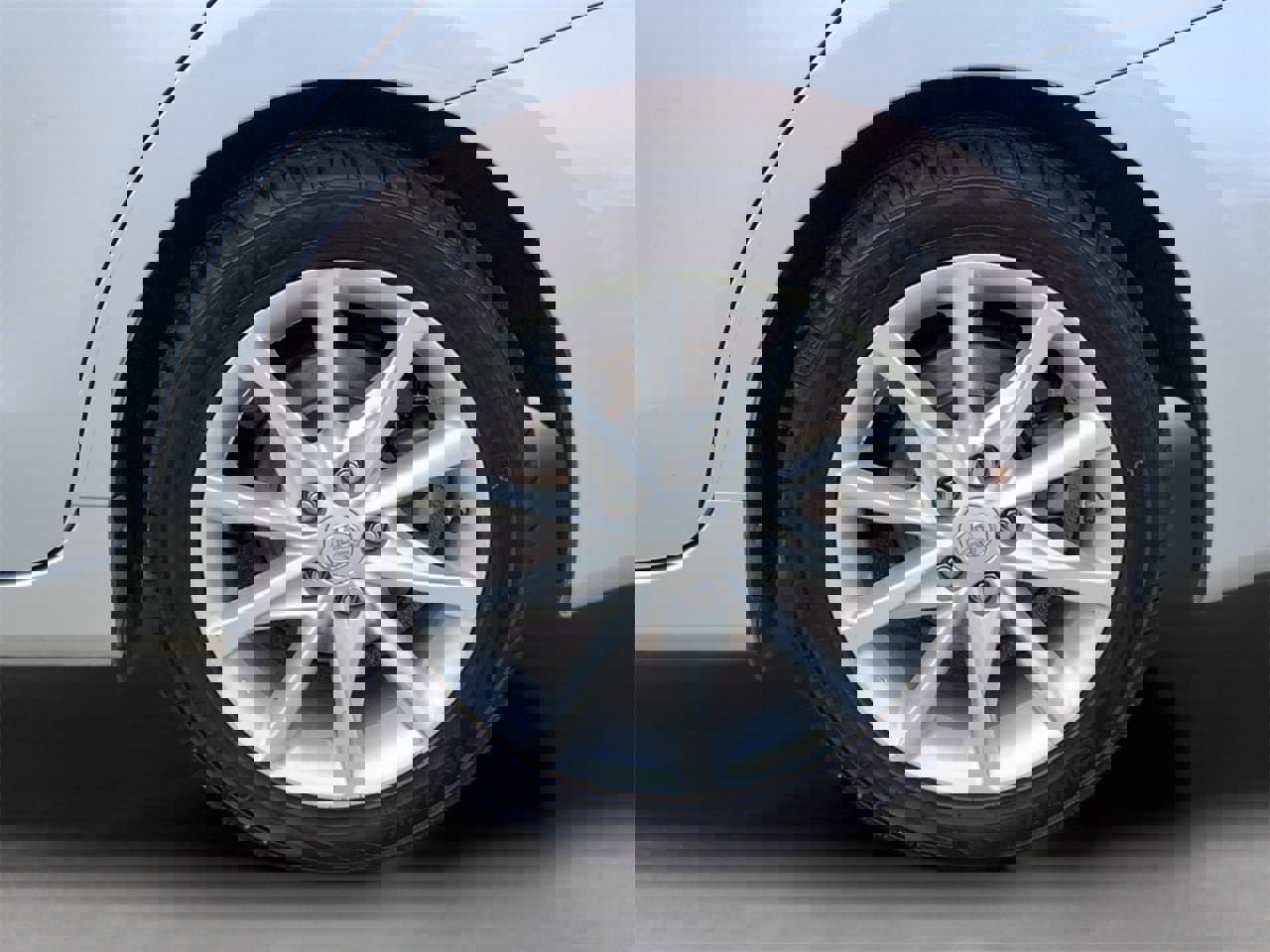 Used 2014 Toyota Prius V Five image 3