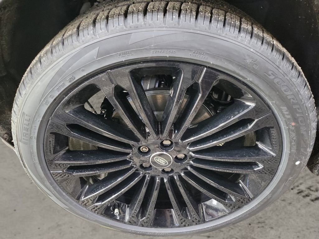 New 2026 Land Rover Range Rover Velar Dynamic SE image 12