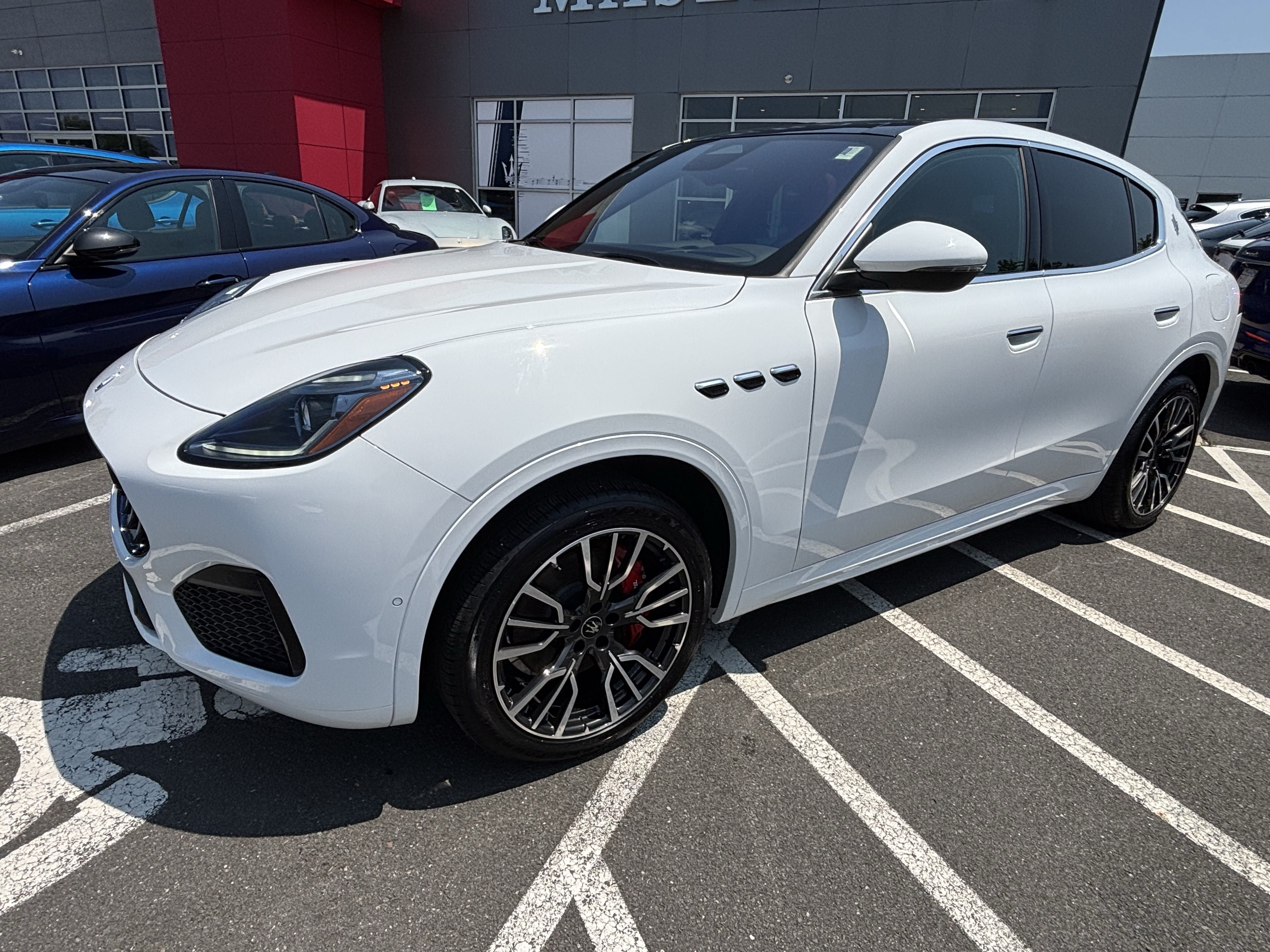 Used 2025 Maserati Grecale Folgore AWD/4WD image 3