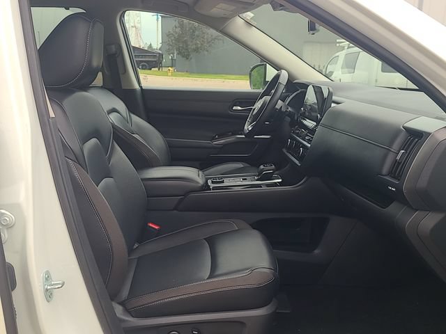 Used 2024 Nissan Pathfinder SL AWD/4WD image 28