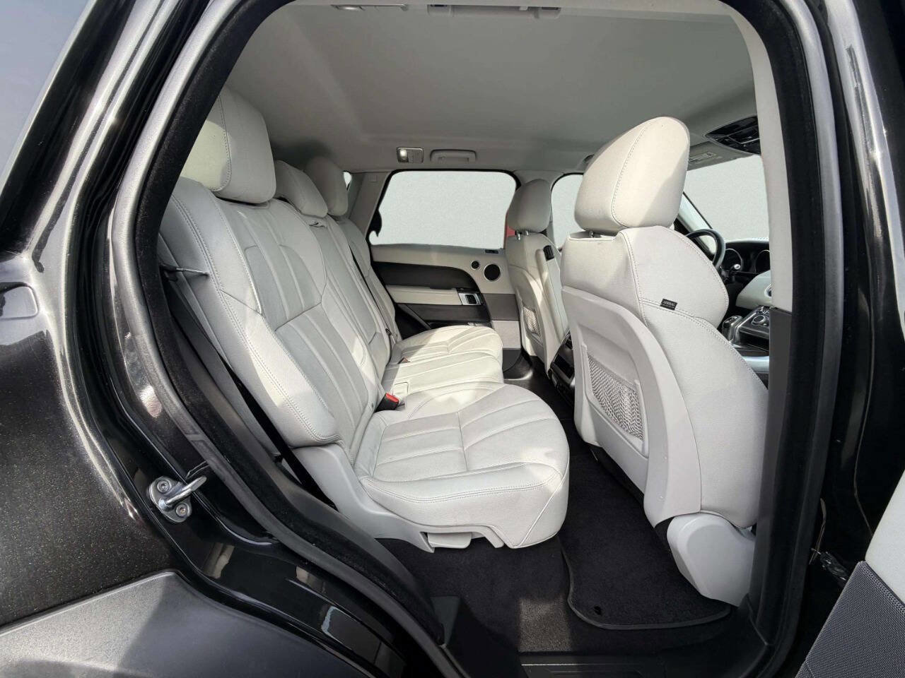 Used 2016 Land Rover Range Rover Sport SE AWD/4WD image 28
