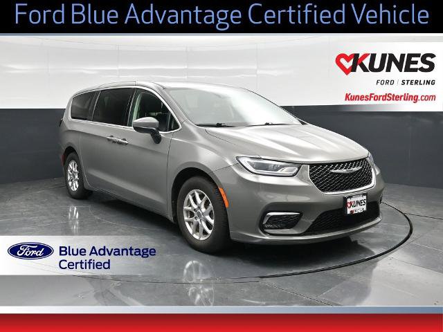 Used 2023 Chrysler Pacifica Touring-L image 1