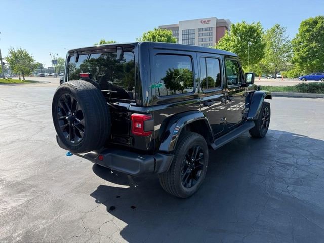 Used 2022 Jeep Wrangler Unlimited Sahara w/ Cold Weather Group AWD/4WD image 7