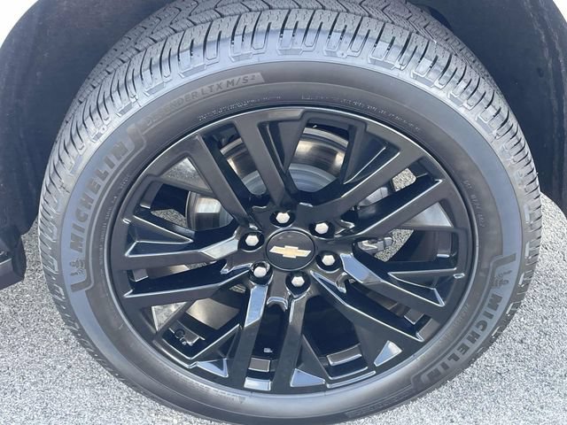 Used 2024 Chevrolet Suburban LS w/ Driver Alert Package RWD image 9