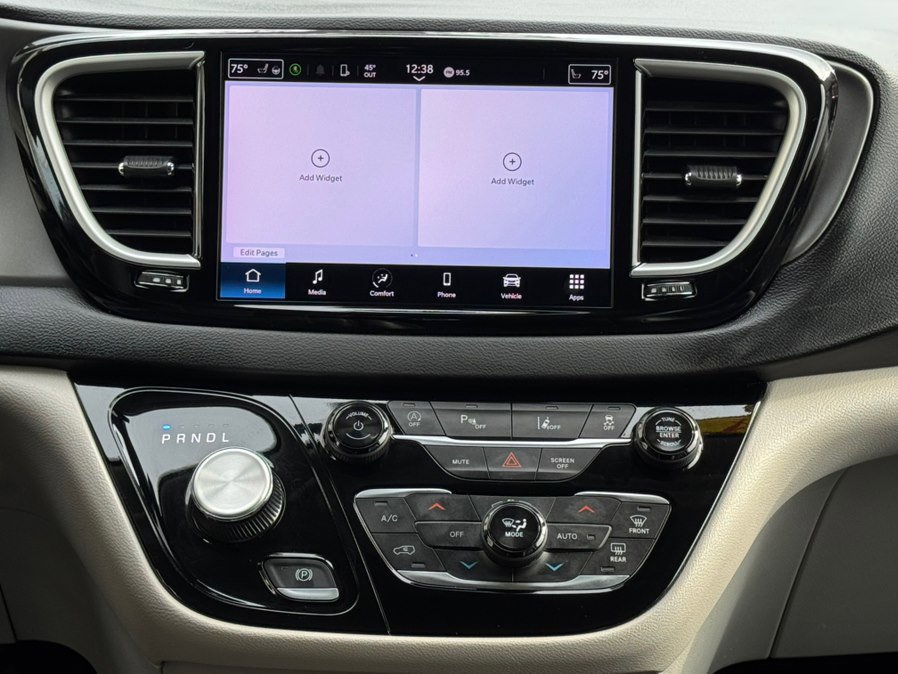 Used 2024 Chrysler Pacifica Touring-L image 23