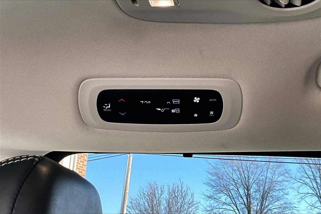 Certified 2024 Chrysler Pacifica Touring-L image 15