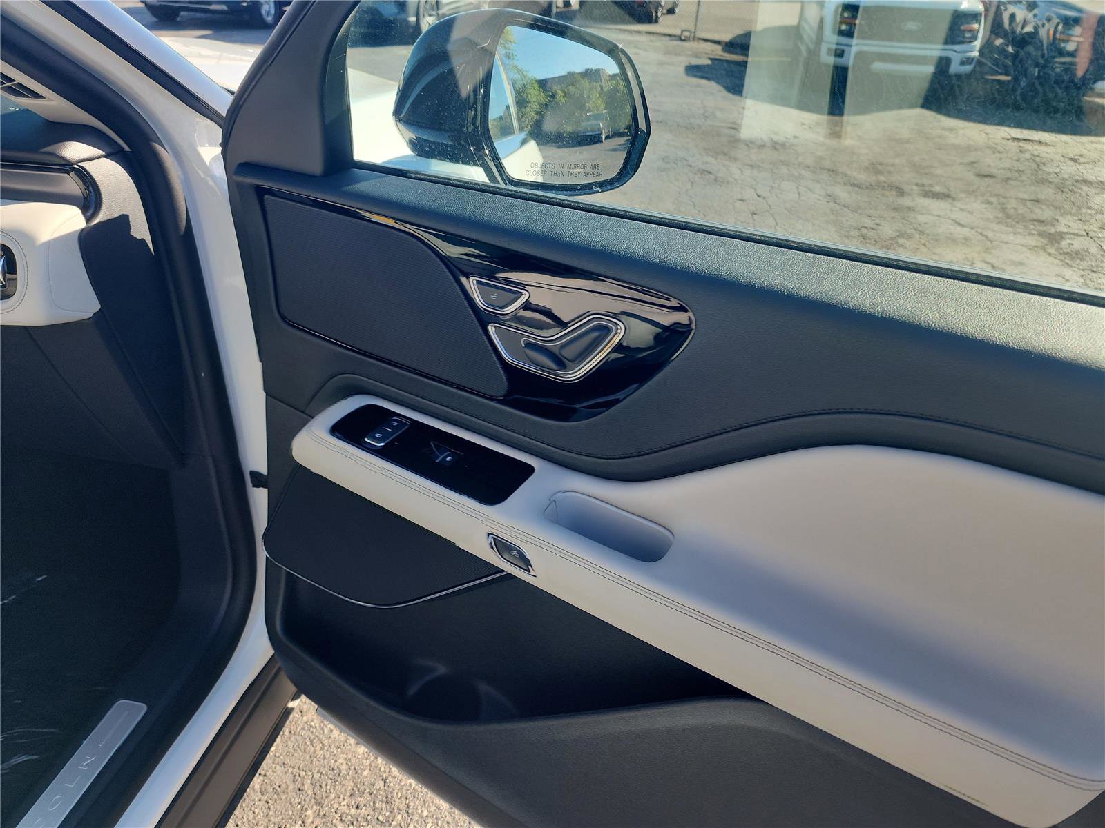 New 2026 Lincoln Aviator 2WD image 25