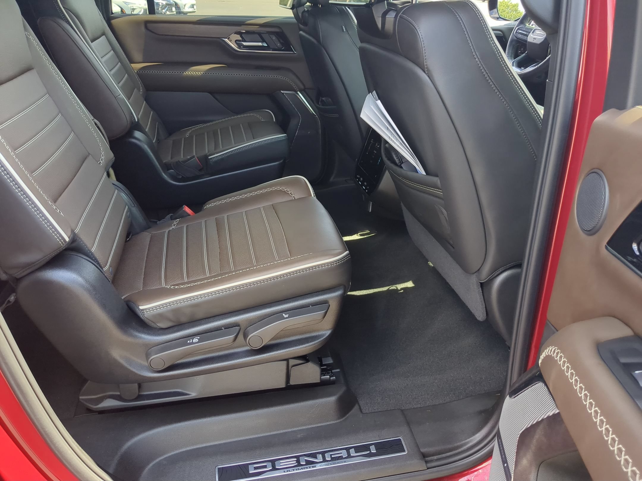 Certified 2025 GMC Yukon XL Denali Ultimate AWD/4WD image 26