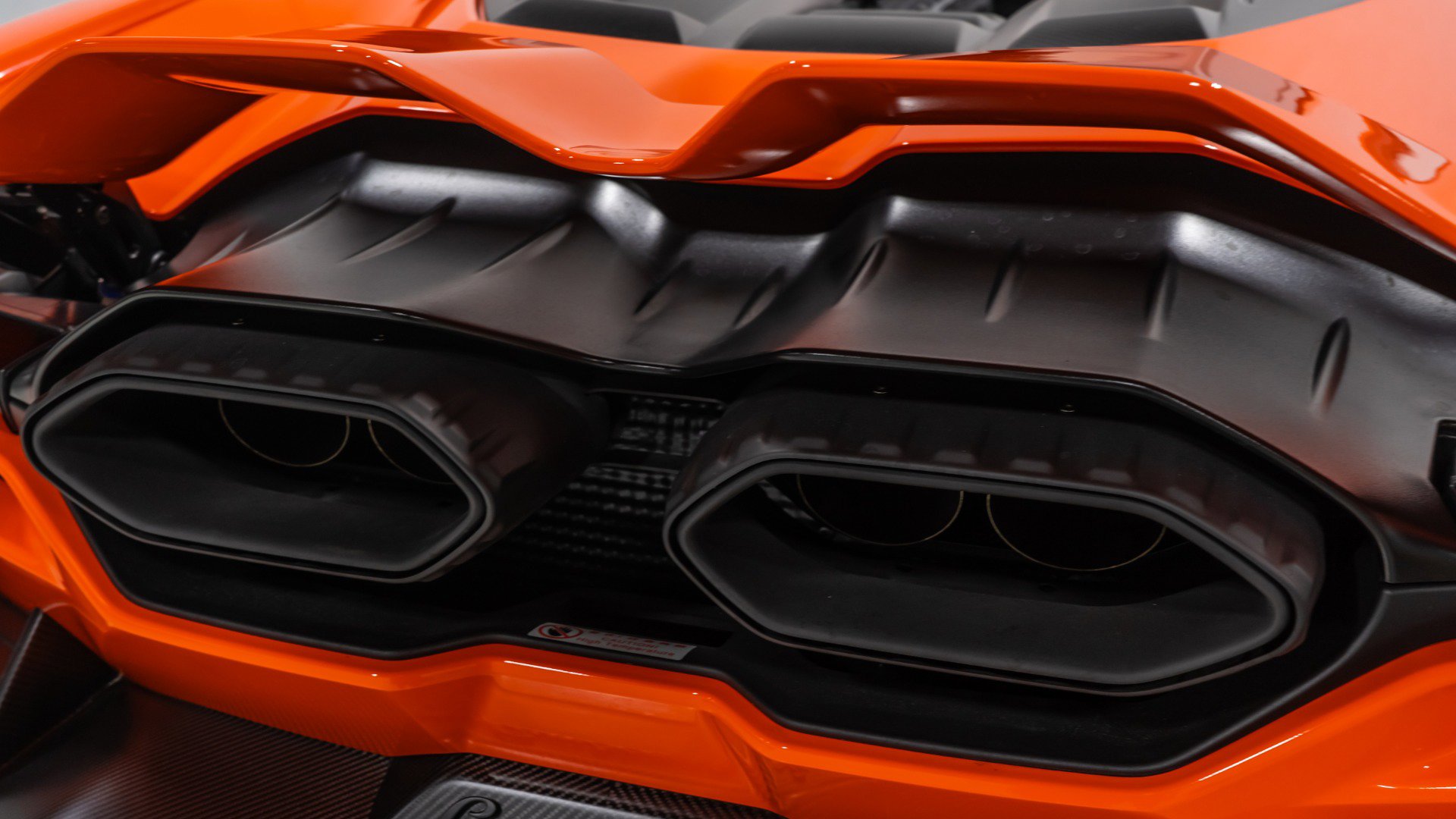 Used 2025 Lamborghini Revuelto image 31