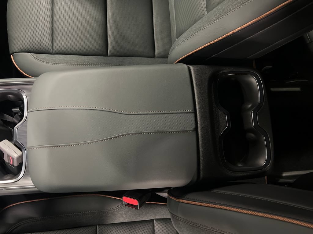 New 2026 GMC Acadia AT4 w/ Luxury Package AWD/4WD image 27