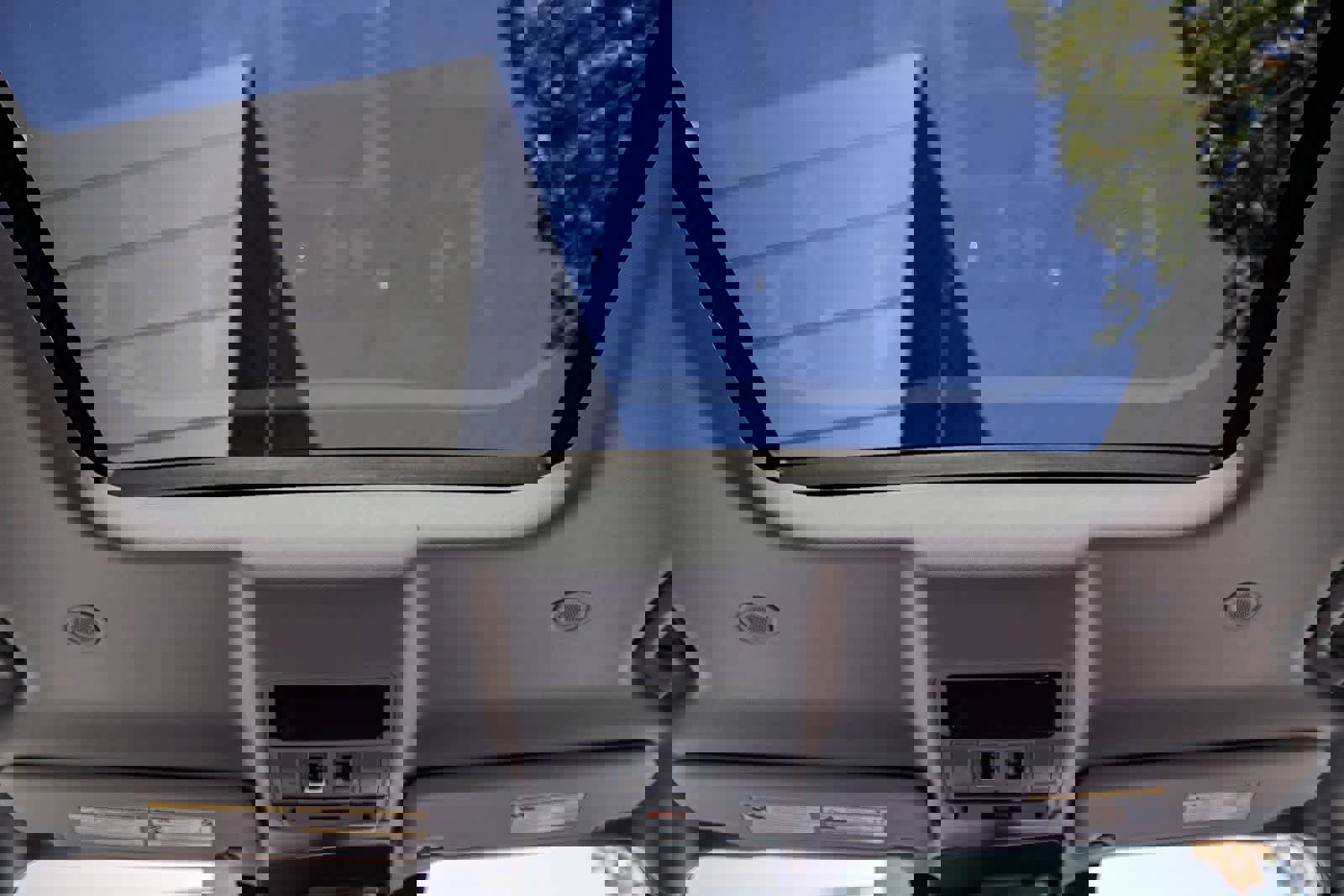 New 2026 Land Rover Defender 110 X-Dynamic SE AWD/4WD image 16