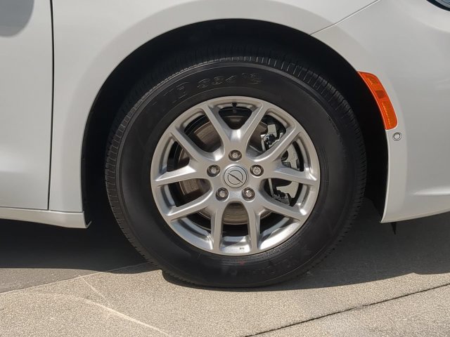 New 2026 Chrysler Pacifica Select FWD image 11