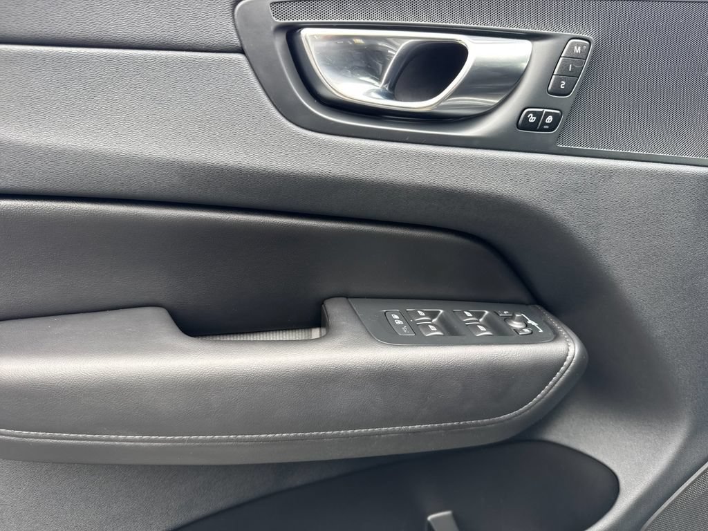 Certified 2023 Volvo XC60 T8 Plus AWD/4WD image 10