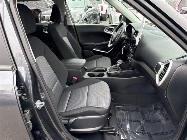 Used 2023 Kia Soul LX w/ LX Technology Package image 9