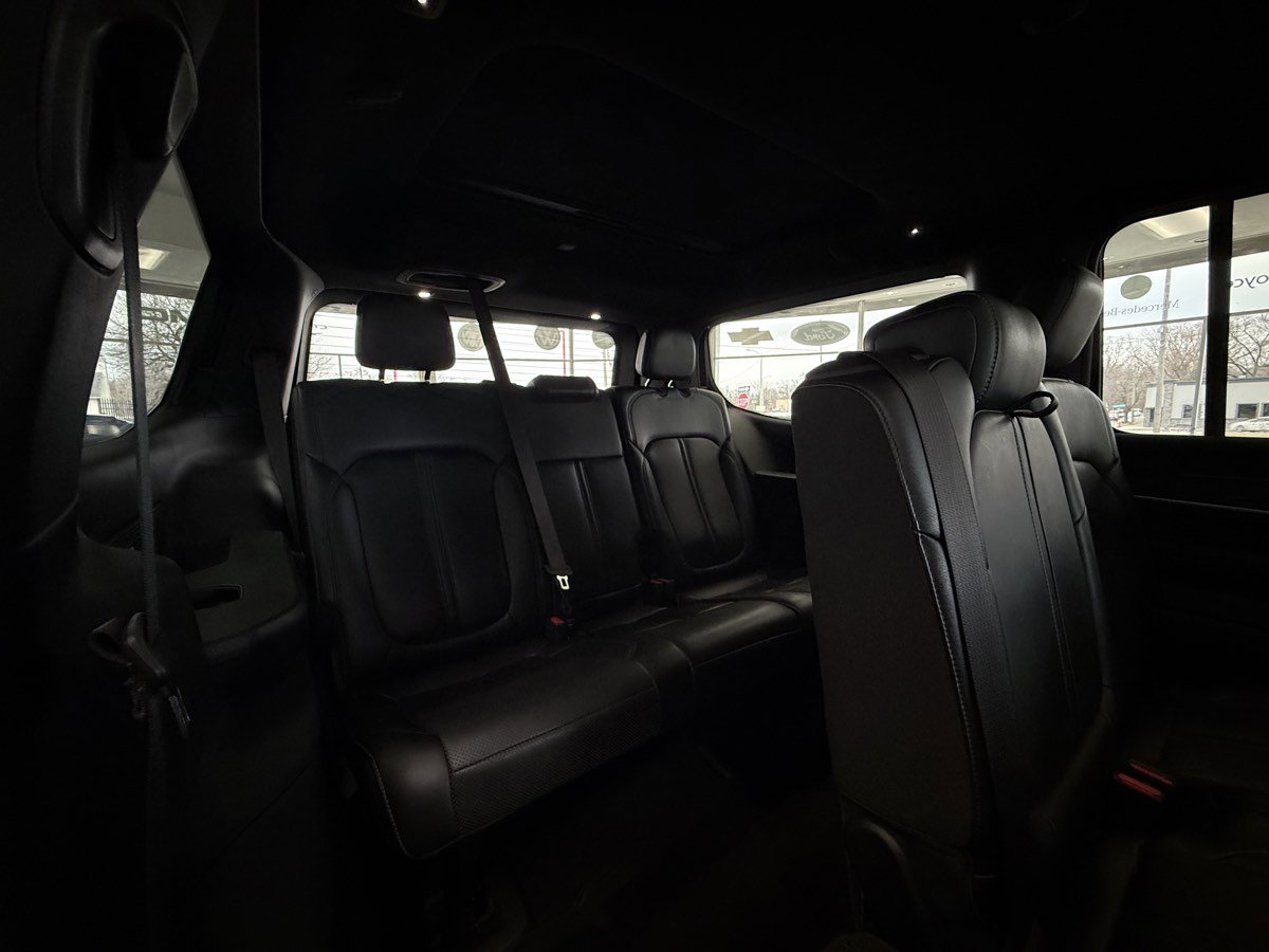 Used 2022 Jeep Wagoneer Series III w/ Premium Group I AWD/4WD image 31