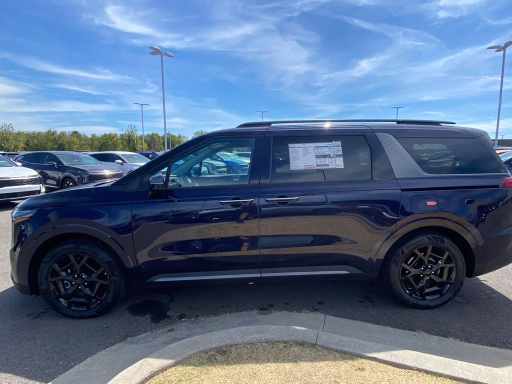 New 2027 Kia Carnival EX FWD image 4