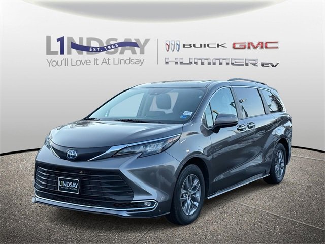 Used 2024 Toyota Sienna XLE image 5