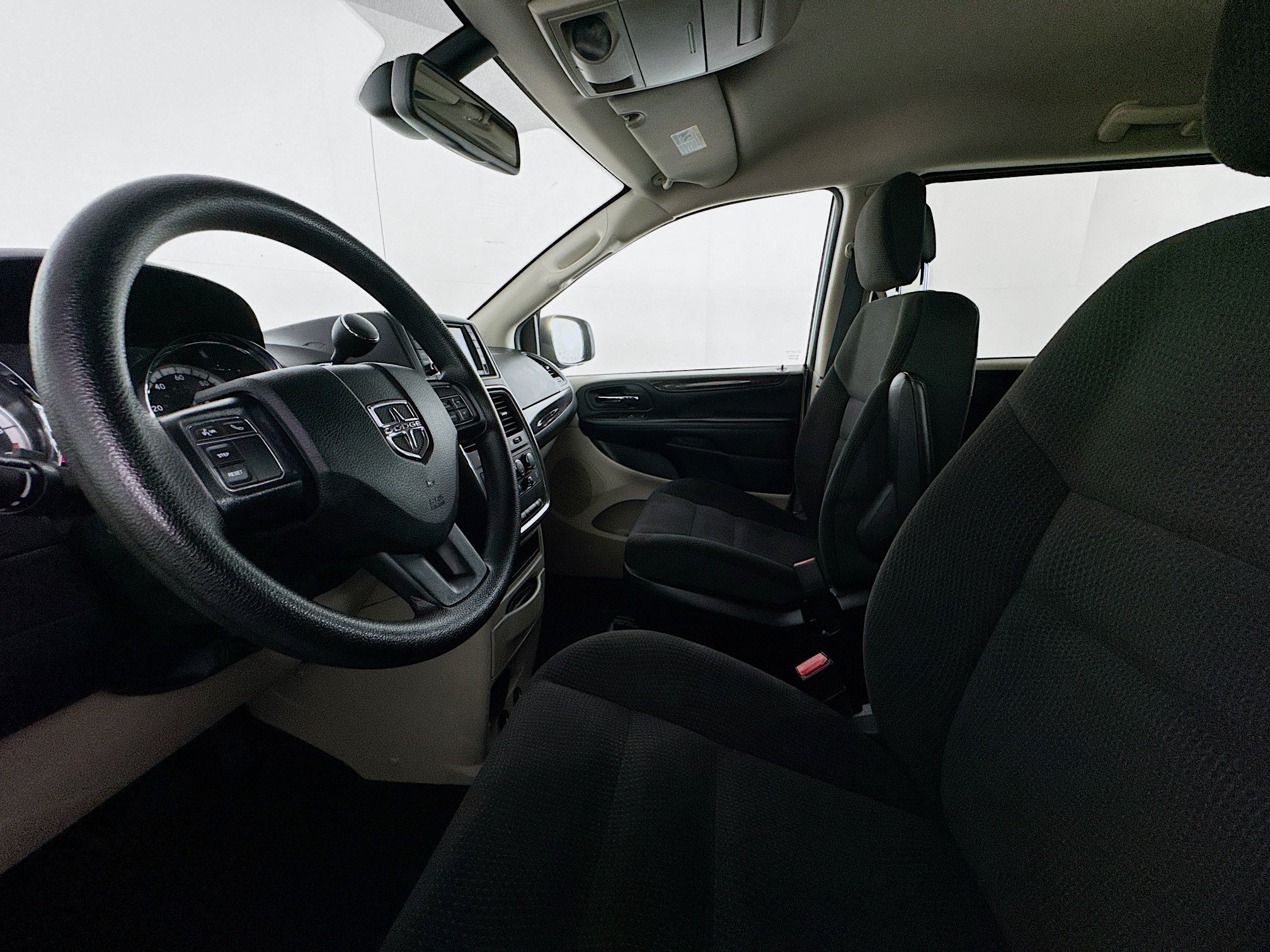 Used 2018 Dodge Grand Caravan SE w/ UConnect Hands-Free Group FWD image 18