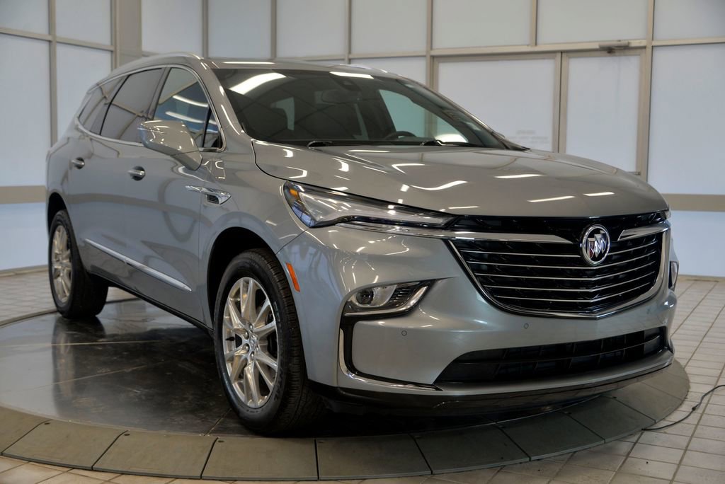 Used 2024 Buick Enclave Essence w/ Experience Buick Package image 2