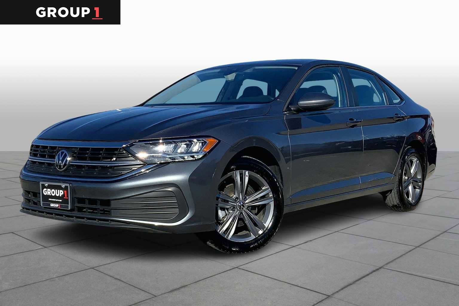 Used 2024 Volkswagen Jetta SE image 1