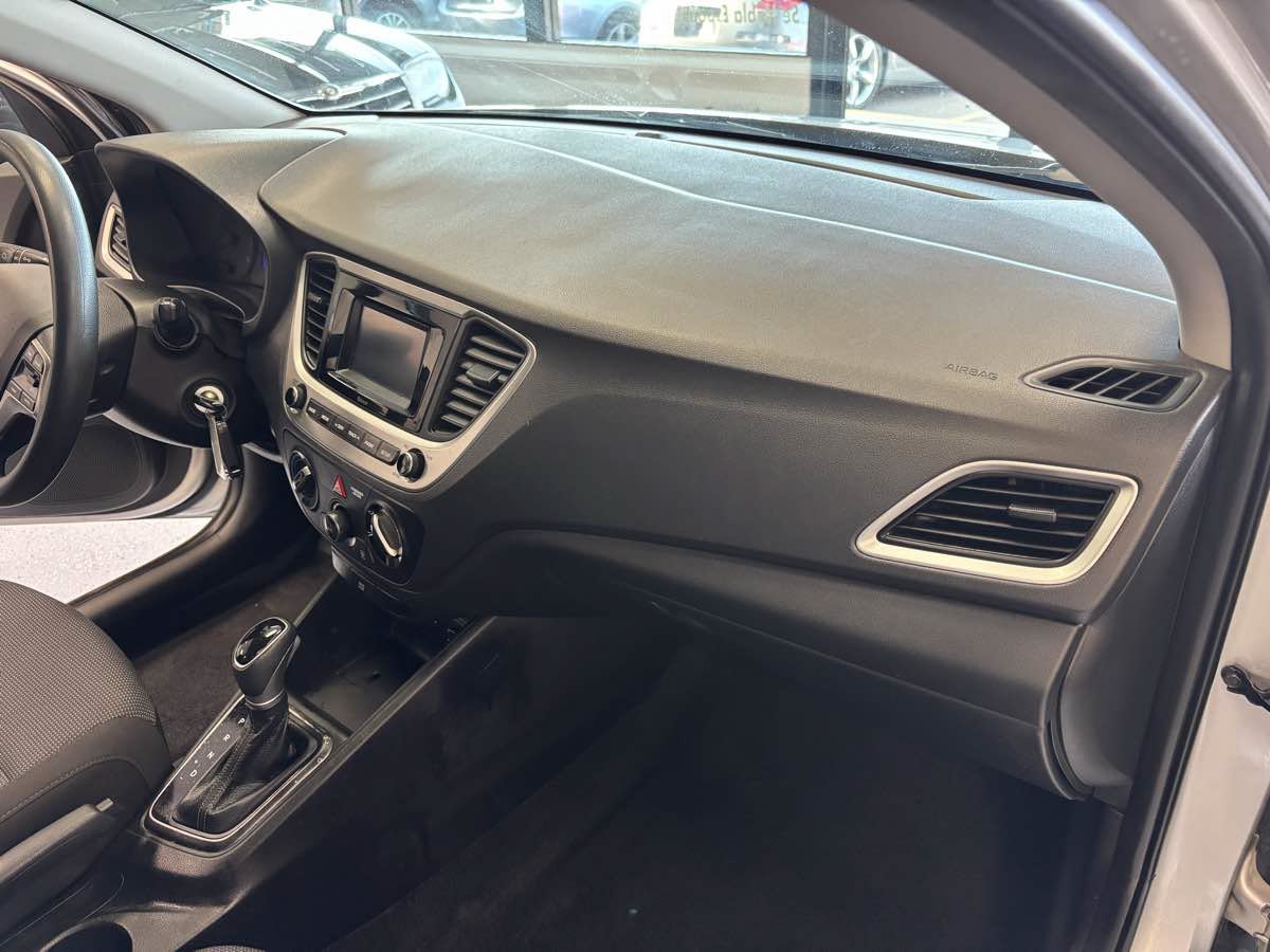 Used 2022 Hyundai Accent SE FWD image 14