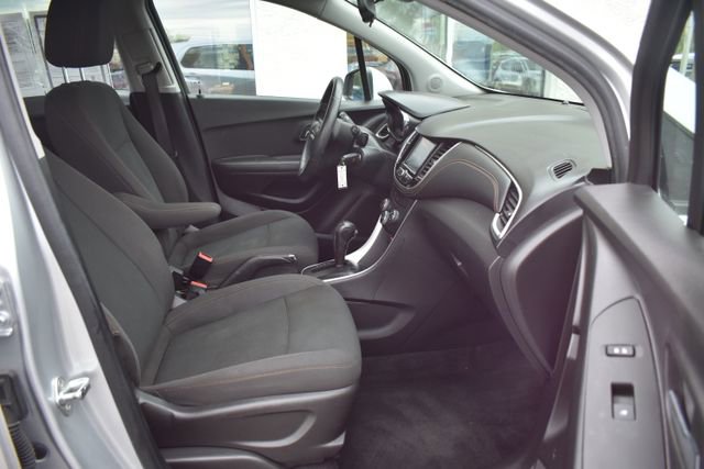 Used 2017 Chevrolet Trax LS FWD image 33