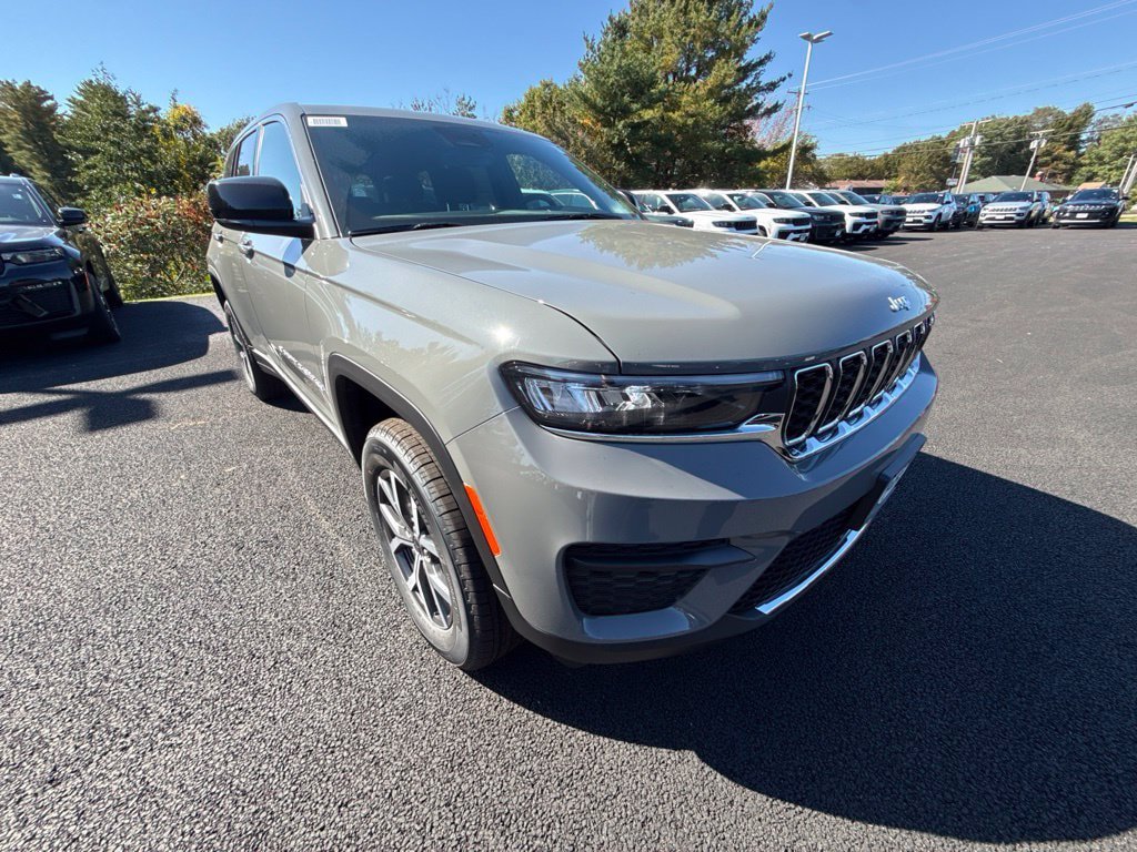 New 2027 Jeep Grand Cherokee Laredo X AWD/4WD image 7