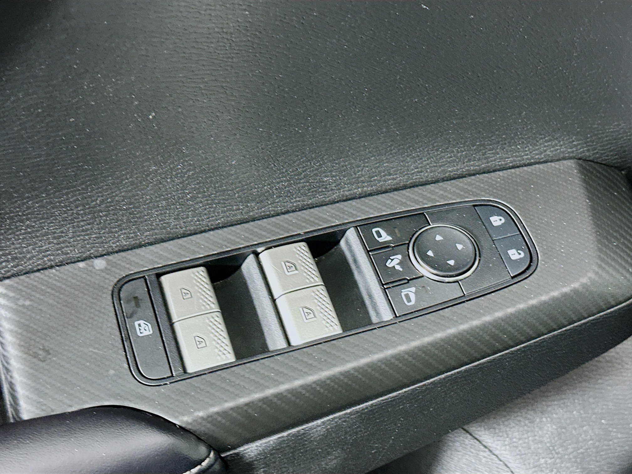 Used 2023 Mitsubishi Outlander SE image 15