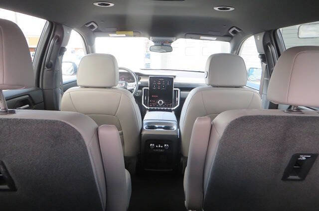 Used 2024 GMC Acadia Elevation image 16