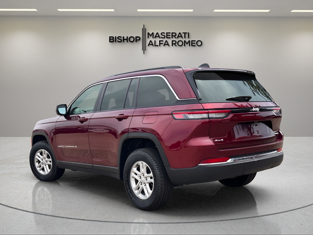 Used 2025 Jeep Grand Cherokee Laredo AWD/4WD image 3
