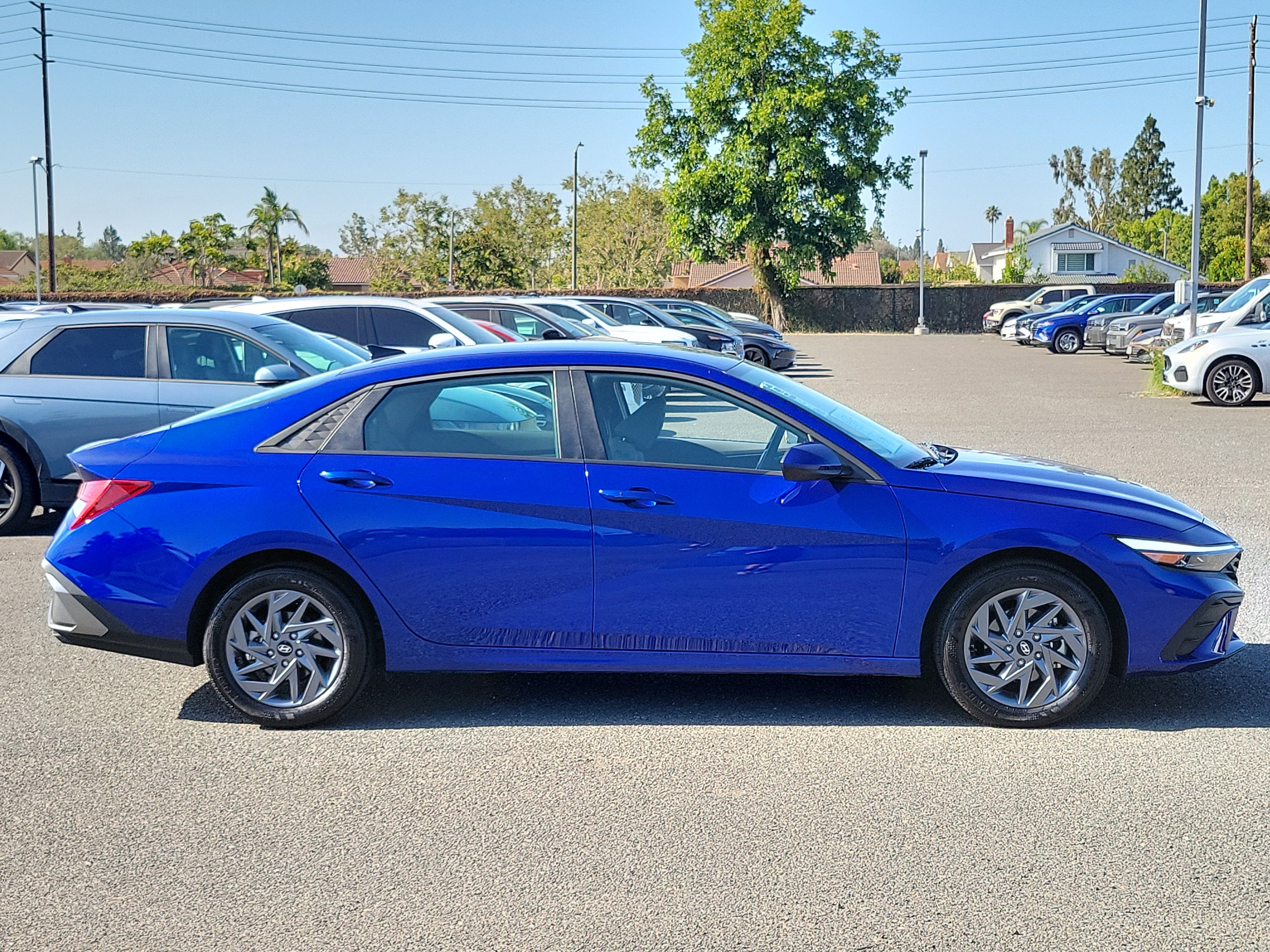 Certified 2025 Hyundai Elantra Hybrid FWD image 5
