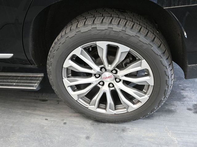 Used 2022 GMC Yukon Denali w/ Denali Premium Package image 15